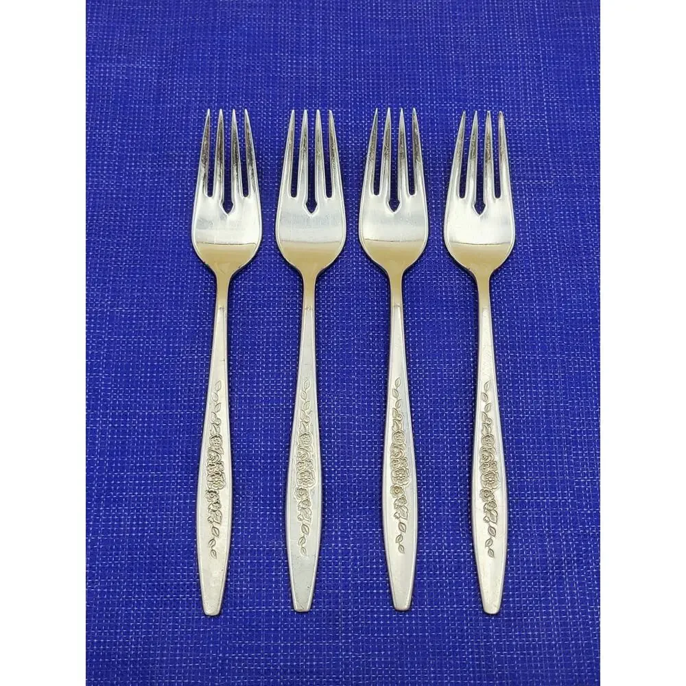 INTERNATIONAL silverplate LAUREL MIST Set of 4 Salad Fork Vtg